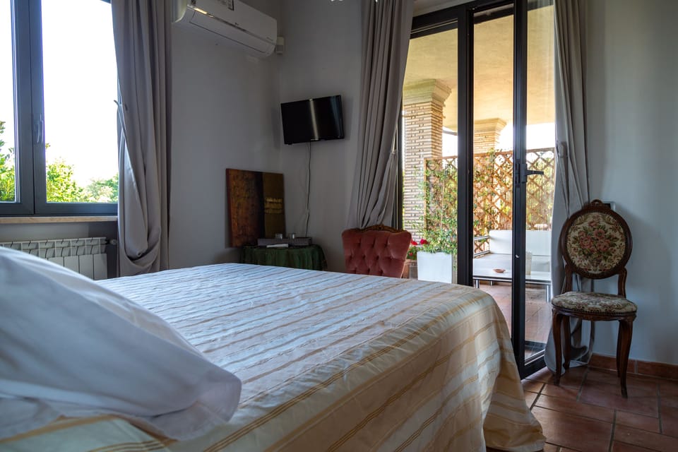 Romantic Double Room | Premium bedding, down comforters, WiFi (free), bed sheets