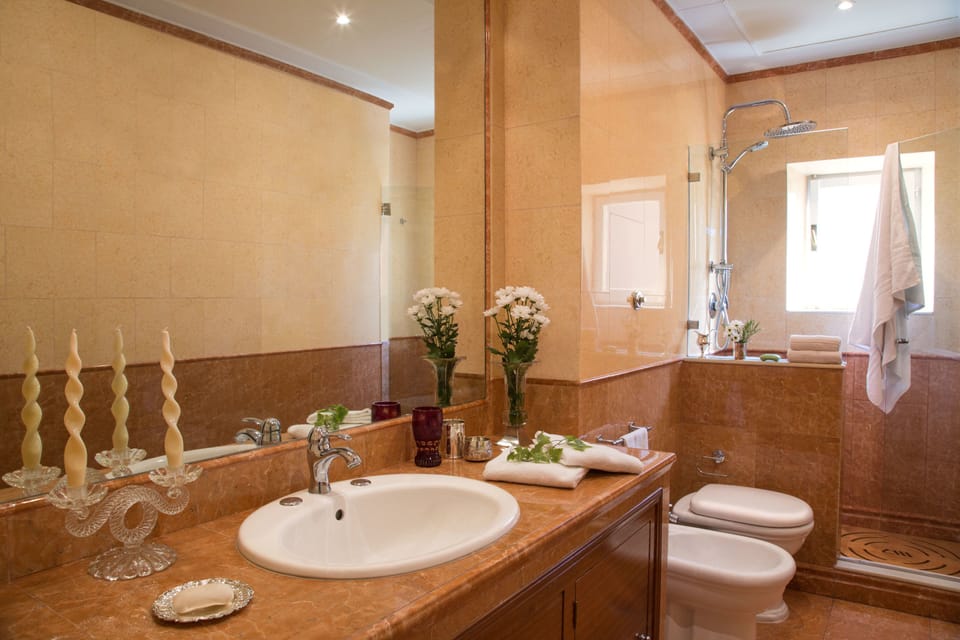 Triple Room | Bathroom | Shower, hair dryer, towels
