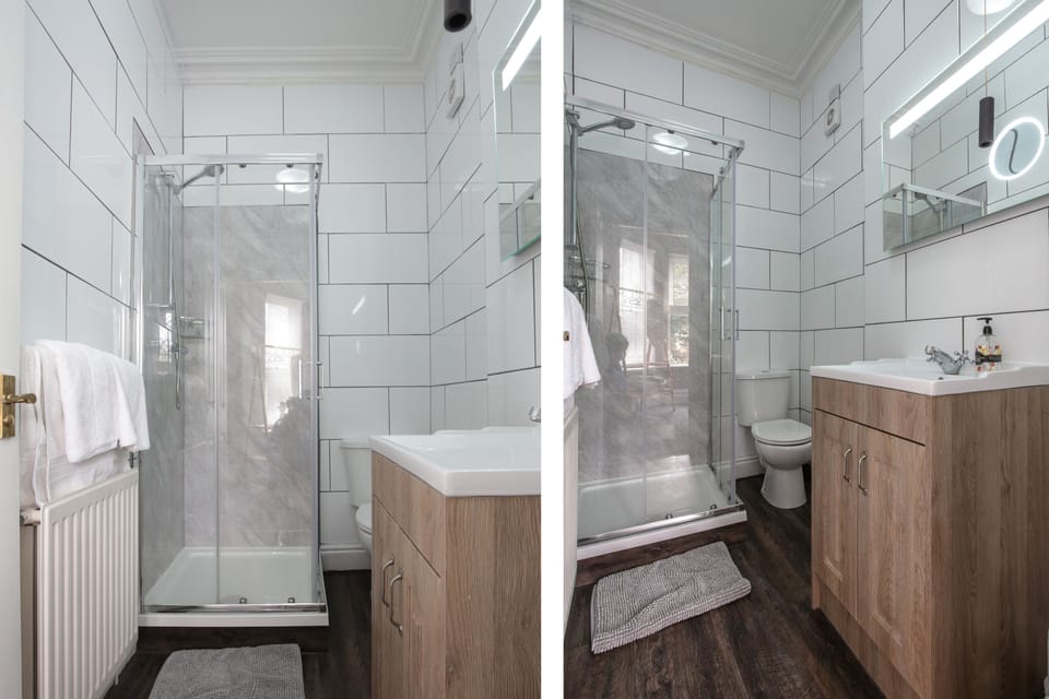 Iron/ironing board, bed sheets