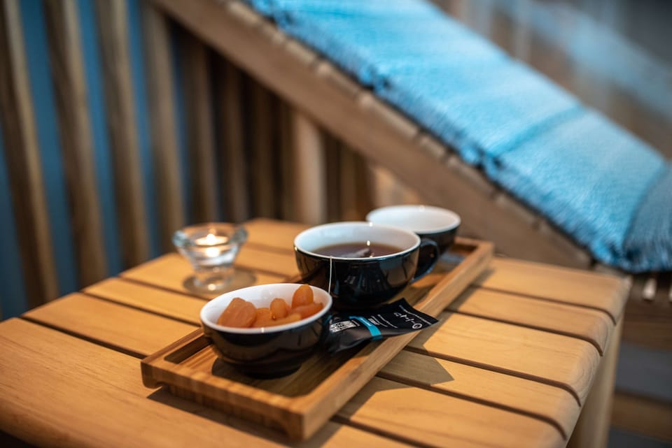 Couples treatment rooms, sauna, steam room, body treatments