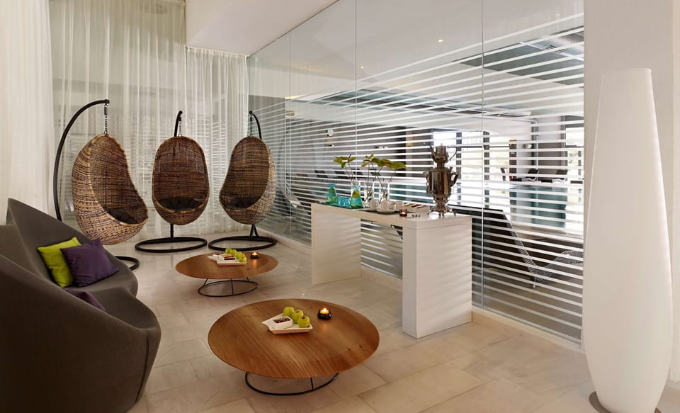 Couples treatment rooms, sauna, steam room, body treatments