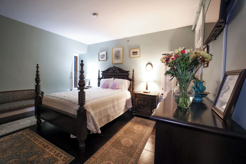 The John Adams Room | 9 bedrooms, premium bedding, iron/ironing board, WiFi (free)