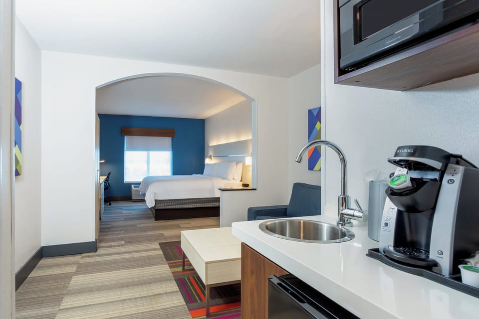 Suite, 1 King Bed (Additional Living Area) | In-room safe, desk, laptop workspace, iron/ironing board