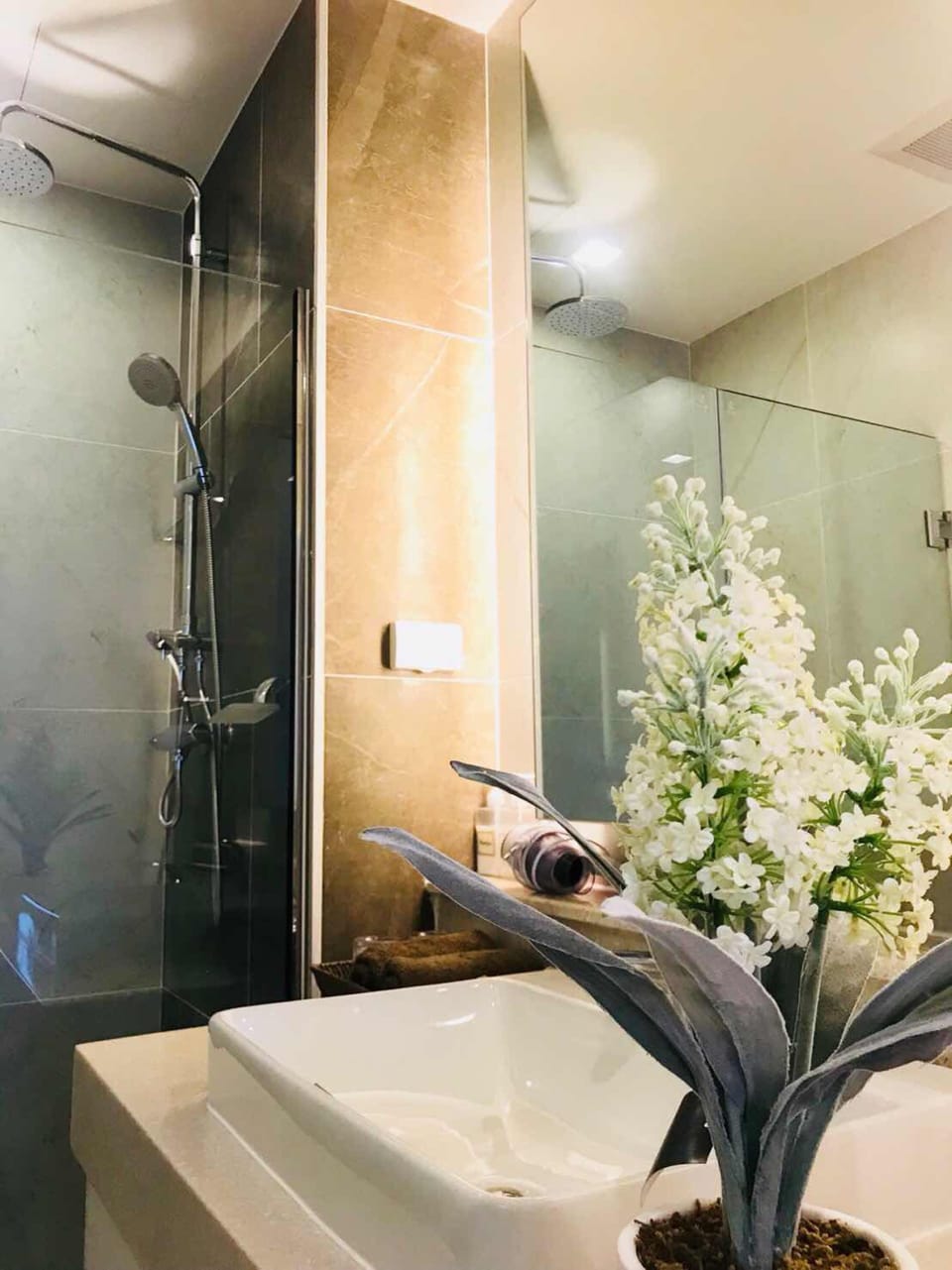One Bedroom Condo | 1 bedroom, in-room safe, blackout drapes, iron/ironing board