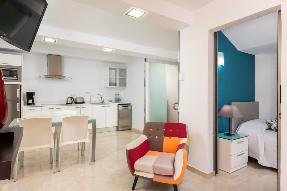 Junior Suite, 2 Bedrooms, Kitchen, Ground Floor | Living area | 30-inch Smart TV with digital channels