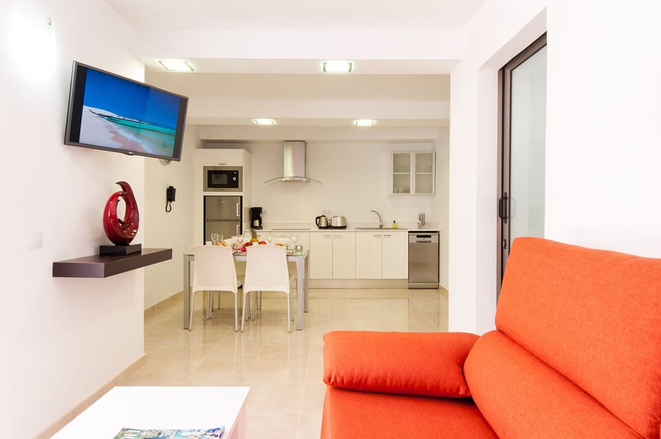 Junior Suite, 2 Bedrooms, Kitchen, Ground Floor | Living area | 30-inch Smart TV with digital channels