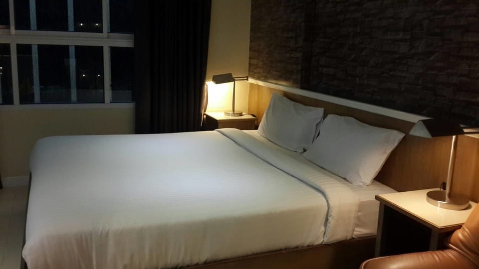 In-room safe, desk, iron/ironing board, free WiFi