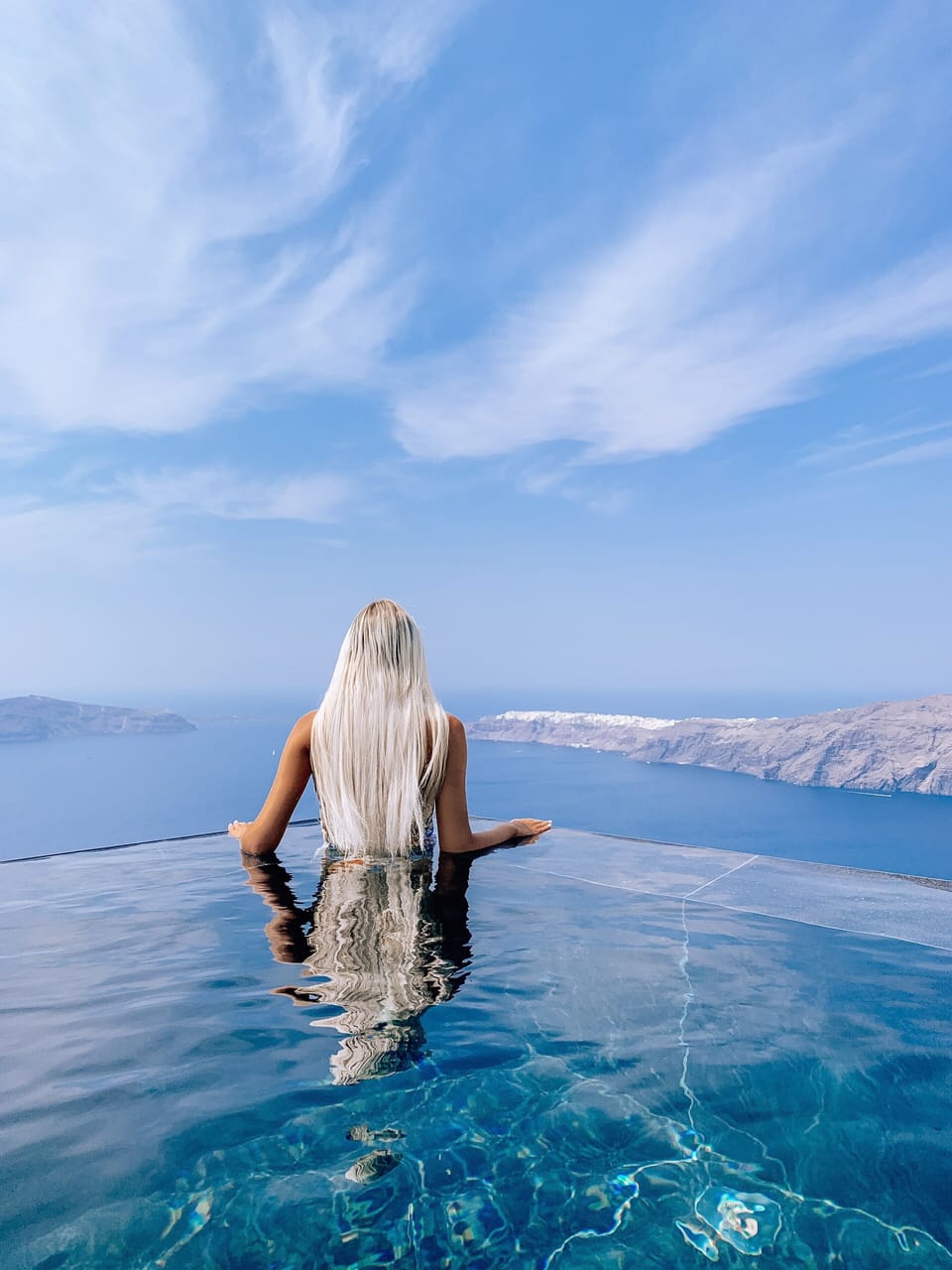 Seasonal outdoor pool, free cabanas, sun loungers