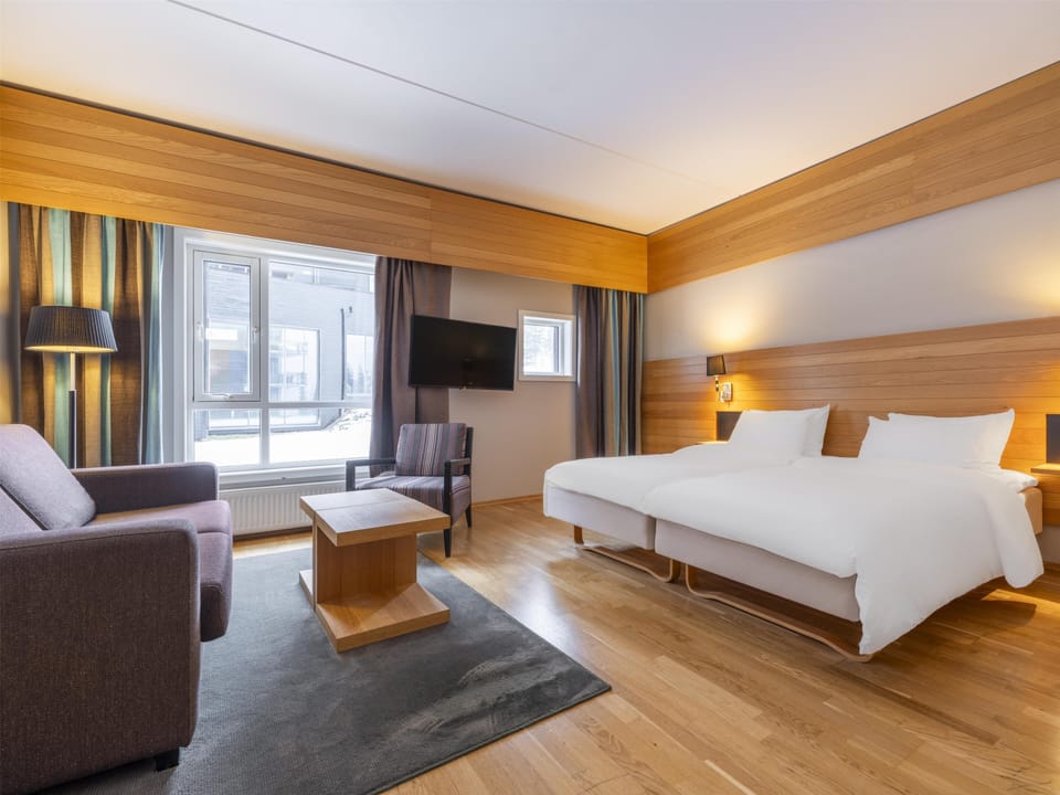 Hypo-allergenic bedding available, in-room safe, desk, blackout drapes