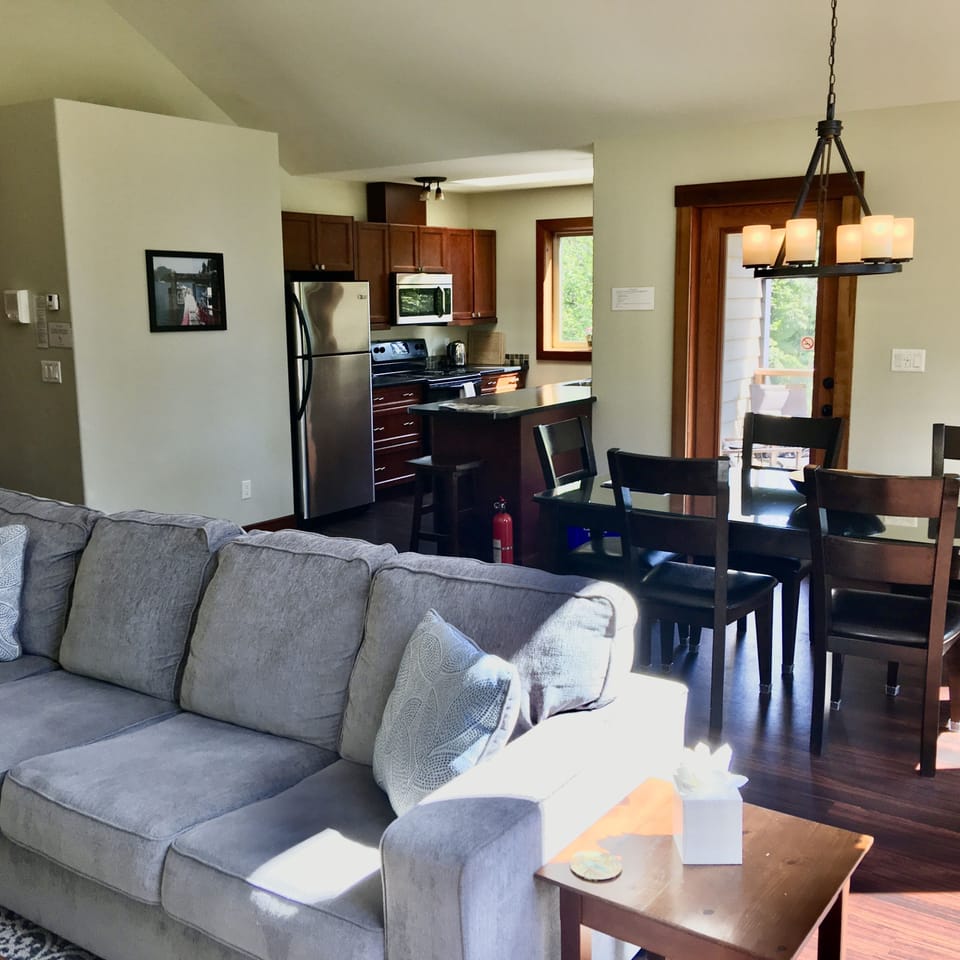 Premium Suite, 2 Bedrooms (Sandpiper) | Private kitchen | Coffee/tea maker, electric kettle, toaster, paper towels