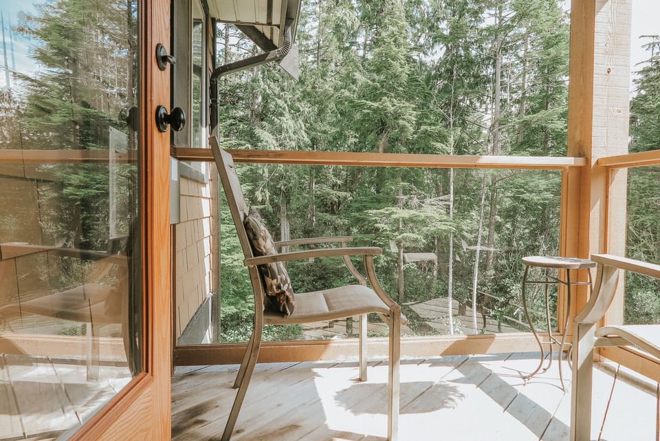 Romantic Studio Suite, 1 Queen Bed (Hummingbird) | Balcony