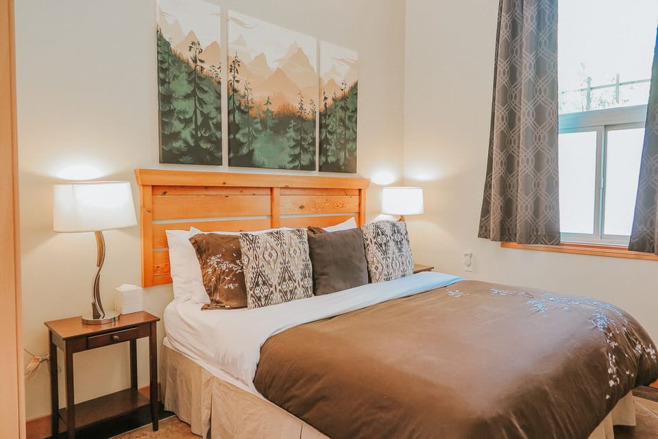 Comfort Studio Suite, 1 King Bed, Garden View, Ground Floor (Heron) | 1 bedroom, free WiFi, bed sheets