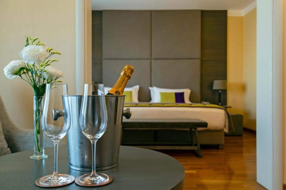 Suite, Balcony | Premium bedding, down comforters, pillowtop beds, minibar