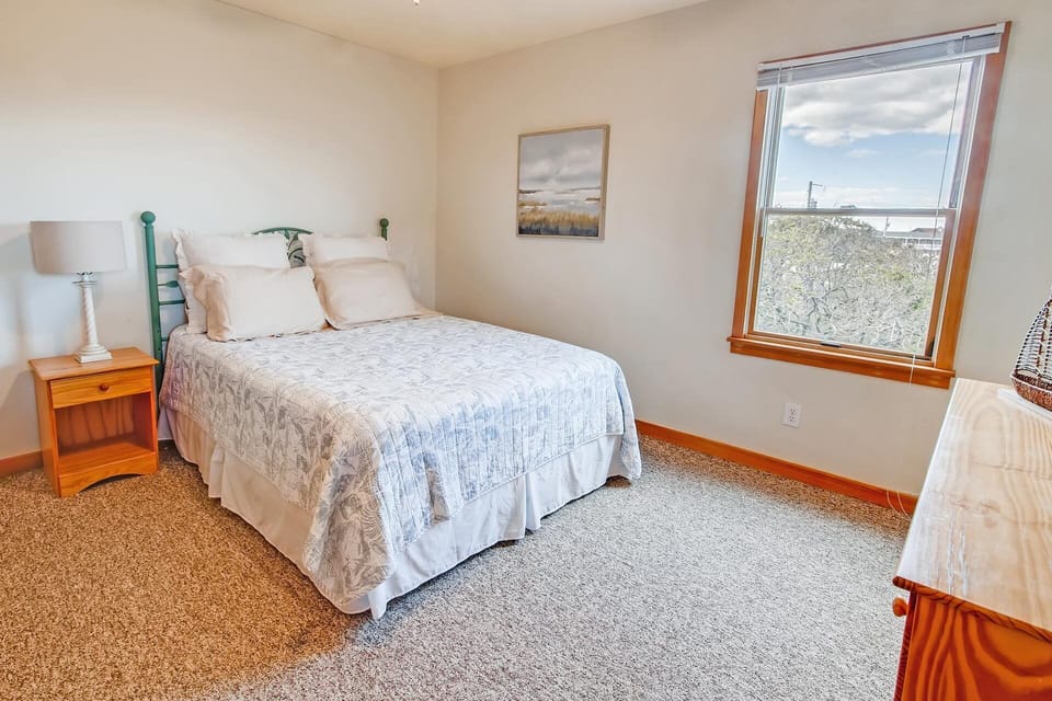 Surf-or-Sound-Realty-The-Playhouse-Too-338-Bedroom-5