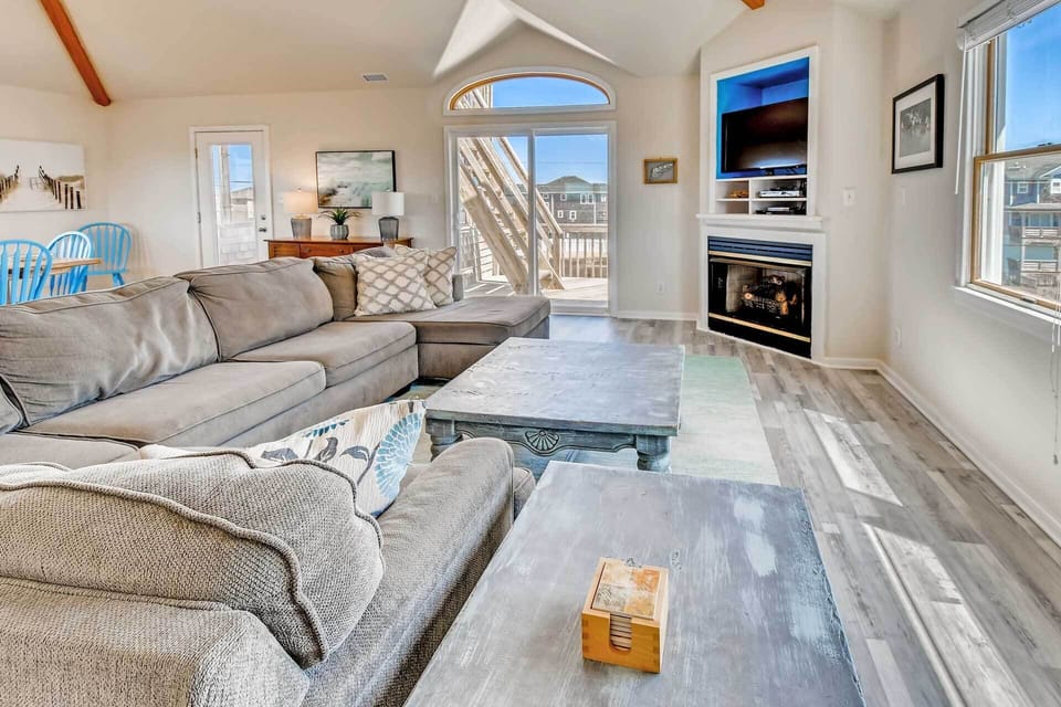 Surf-or-Sound-Realty-338-The-Playhouse-Too-Great-Room-3