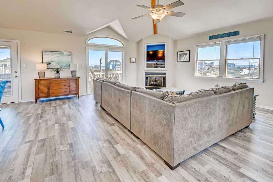 Surf-or-Sound-Realty-338-The-Playhouse-Too-Great-Room-5