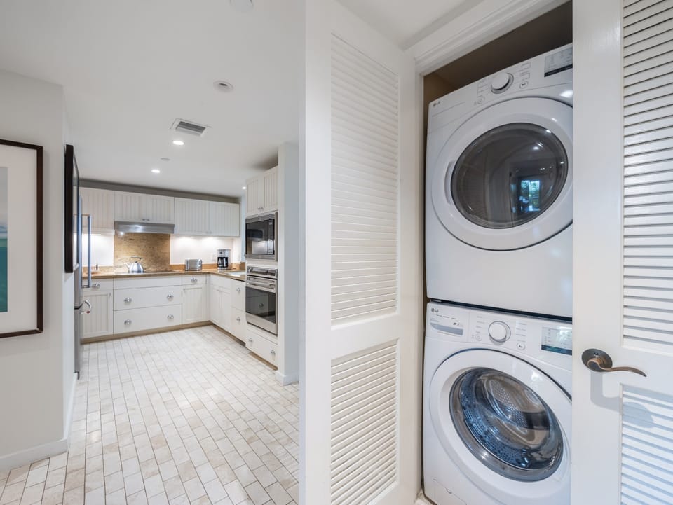 LG washer & dryer in the villa. - We provide pods and dryer sheets.