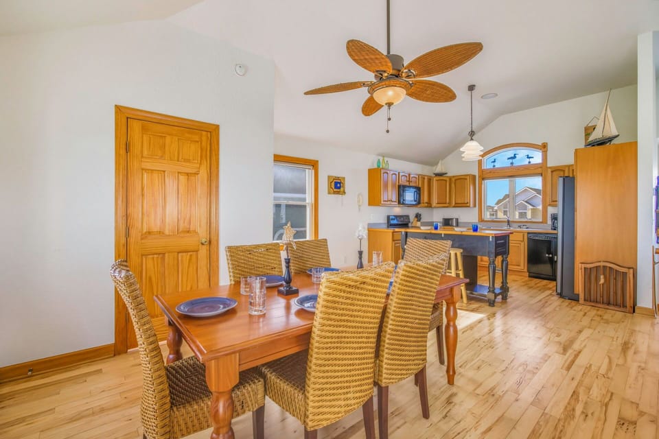 Surf or Sound Realty - 451 - Five Fathoms - Dining Area -1