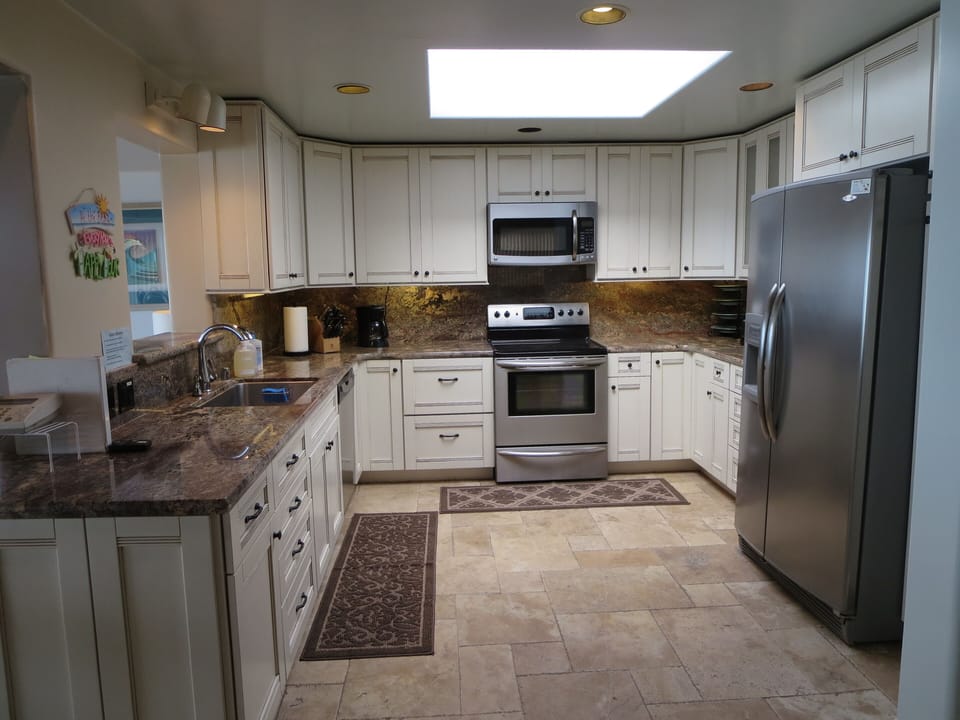 Upgraded travertine floor
