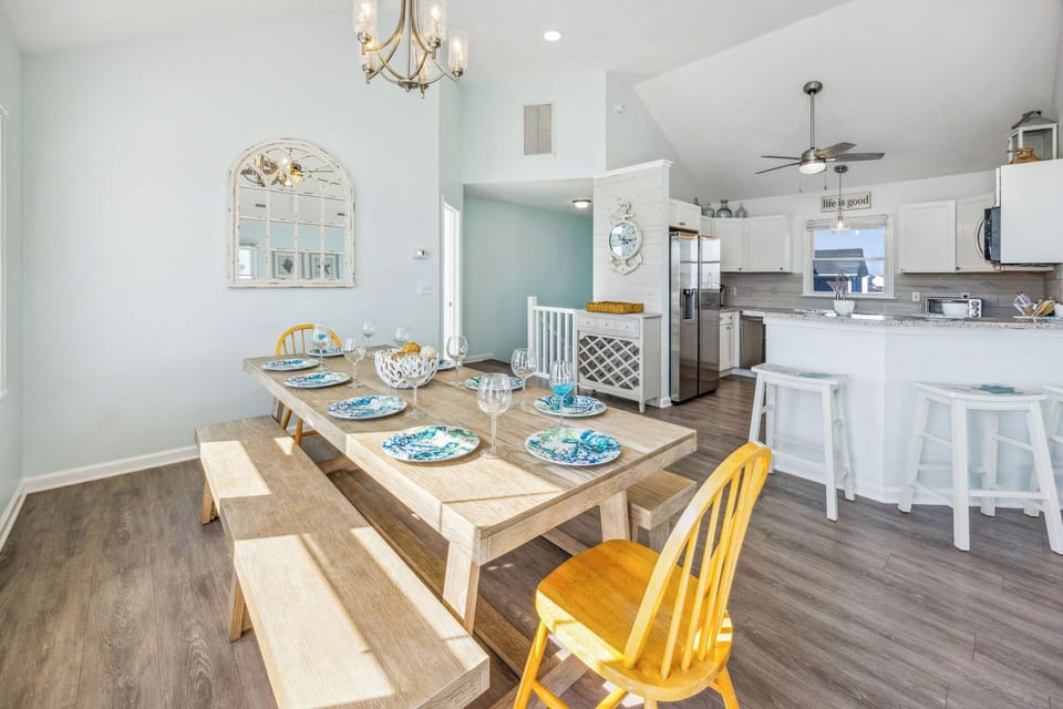 Surf or Sound Realty - 262 - Endless Summer - Dining Area -1