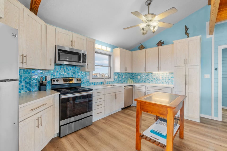 Surf or Sound Realty - 849 - The Scruffy Pelican - Kitchen -1