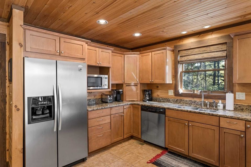Spacious 1 Kingfisher Kitchen