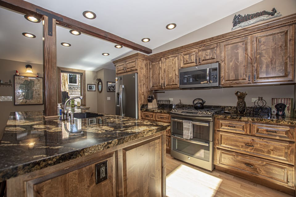 Black Bear Haus - Black Bear Haus Kitchen
