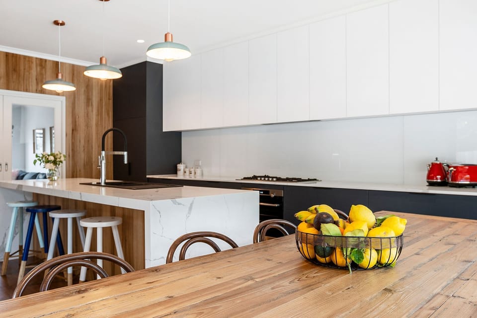 Kitchen & dining, room for all!