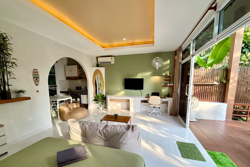 Superior Bungalow - Large Garden View (Ensuite) | Soundproofing, free WiFi, bed sheets