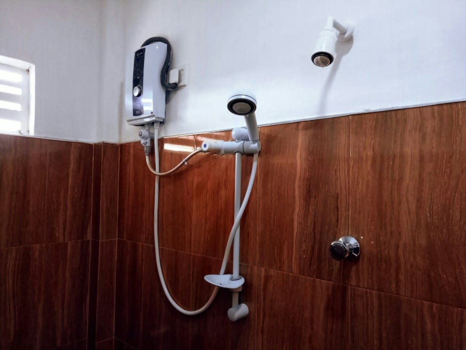 Deluxe Double Room, 1 Double Bed, Garden View | Bathroom shower