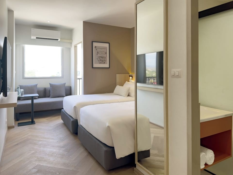 Superior Twin Room Only | Laptop workspace, blackout drapes, free WiFi