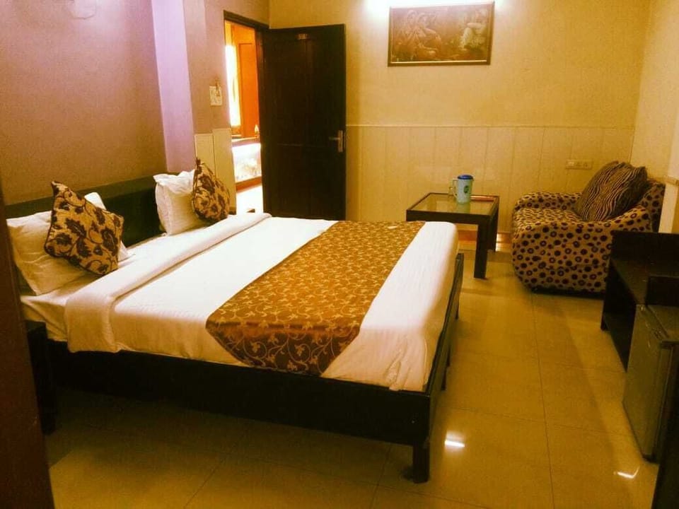 Standard Room | Desk, rollaway beds, free WiFi
