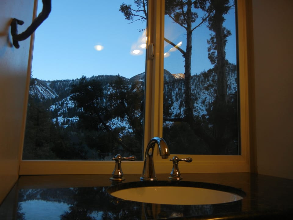 Check the weather conditions while you brush your teeth from the jetline views!