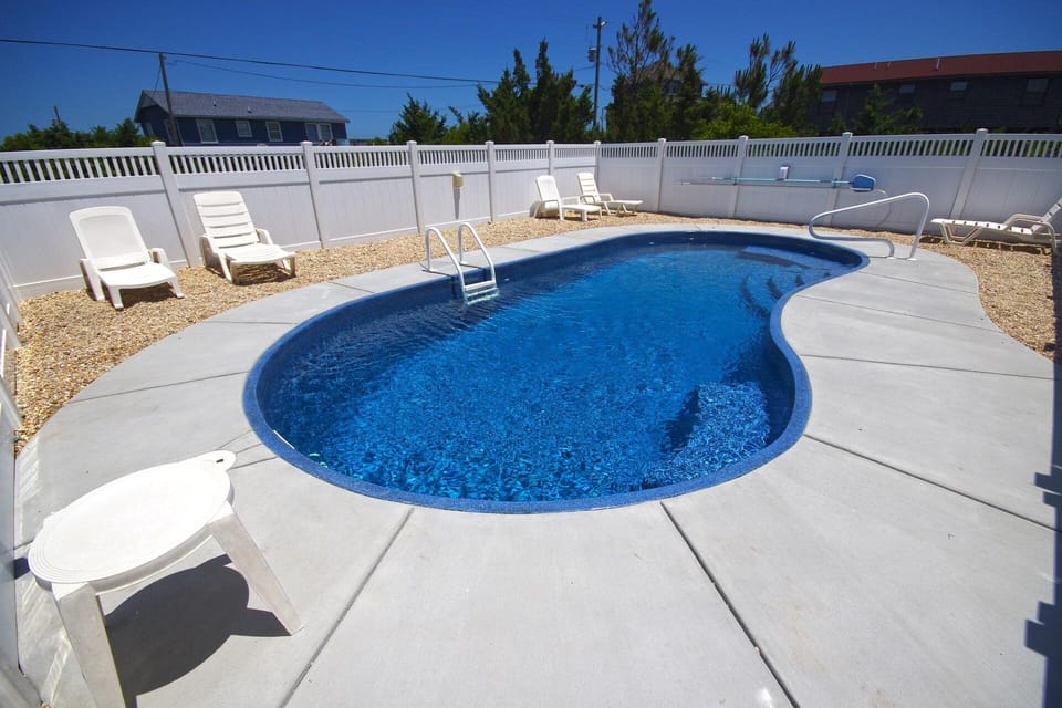 Surf-or-Sound-Realty-Simply-Irresistible-284-Pool