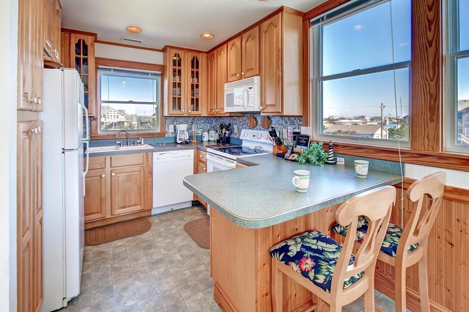 Surf-or-Sound-Realty-Simply-Irresistible-284-Kitchen