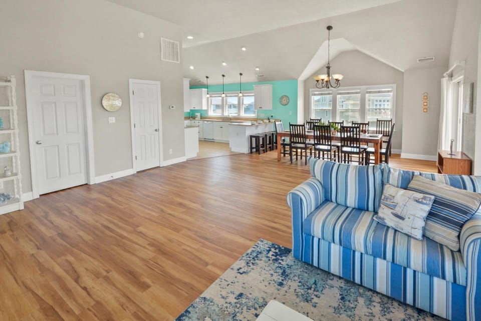 Surf-or-Sound-Realty-440-Fire-Island-Great-Room-4