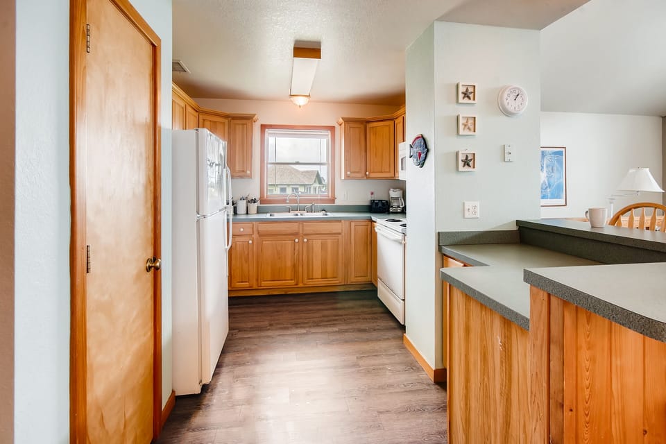 Surf-or-Sound-Realty-Miramar-271-Kitchen