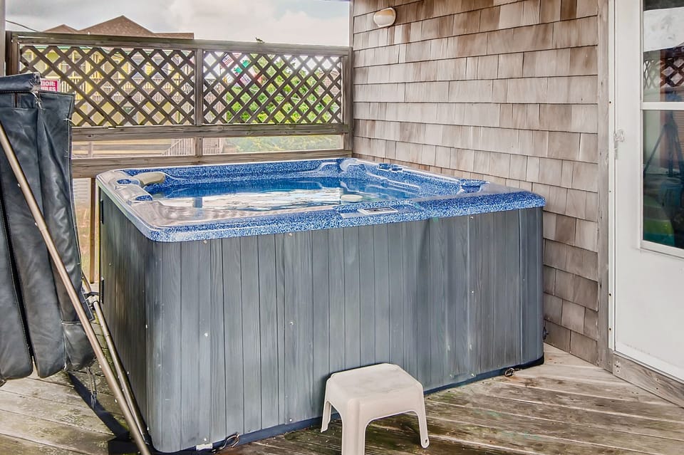 Surf-or-Sound-Realty-Miramar-271-Hot-Tub