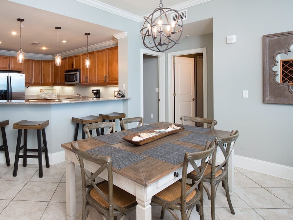 Seating for 6 at the dining room table and bar stools for 4.