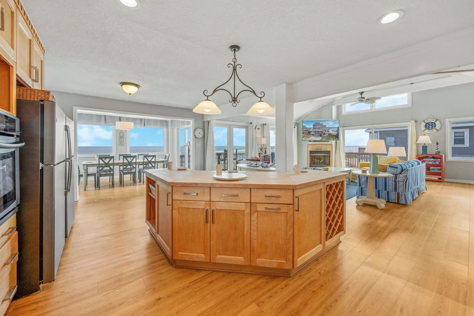 Surf or Sound Realty - 6 - Vista - Kitchen -1