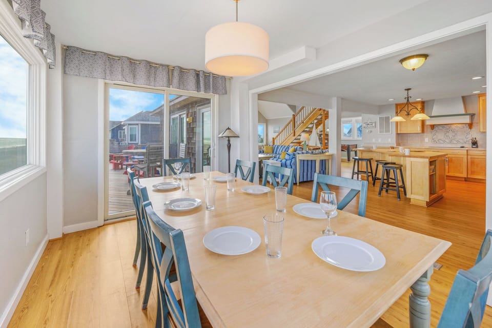 Surf or Sound Realty - 6 - Vista - Dining Area -4