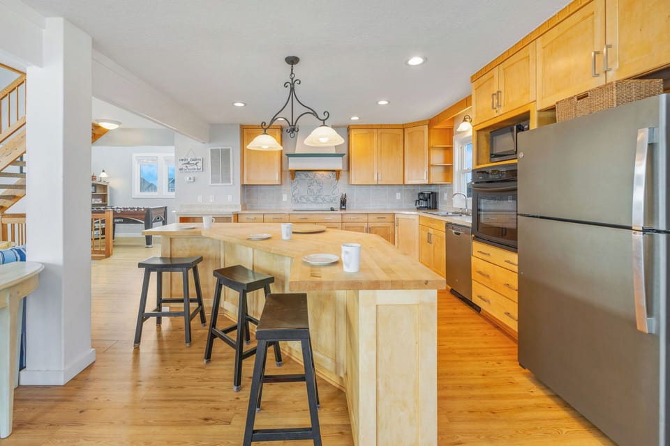 Surf or Sound Realty - 6 - Vista - Kitchen -2