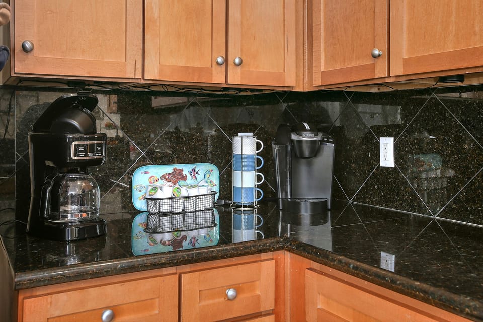 Kitchen has K cup & auto drip coffee makers