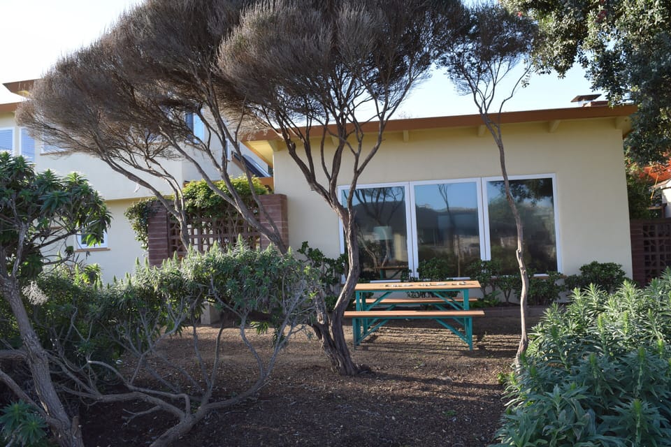 Front yard picnic table...enjoy the views!