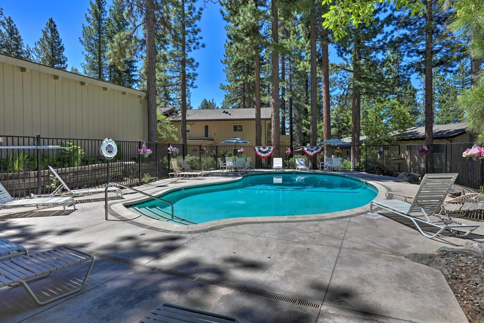 Community Amenities | Seasonal Outdoor Pool