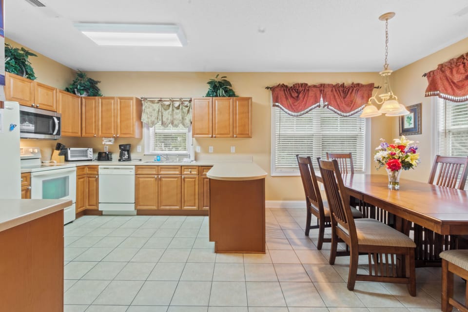 Kitchen/Dining Area