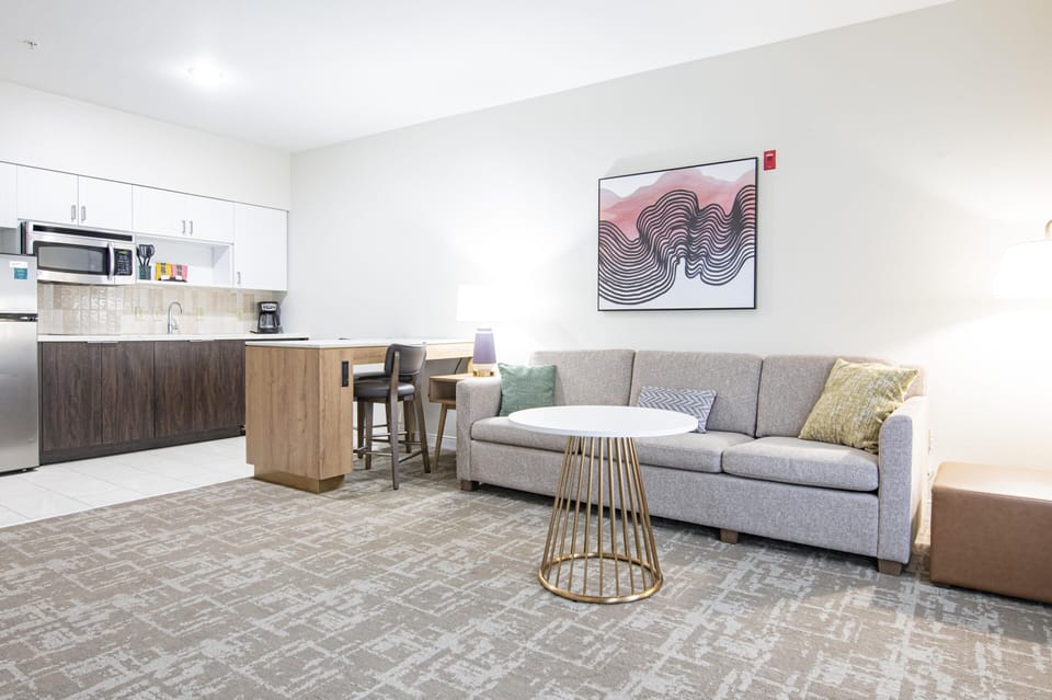 Suite, 1 Bedroom, Kitchen | Desk, blackout drapes, iron/ironing board, cribs (free)