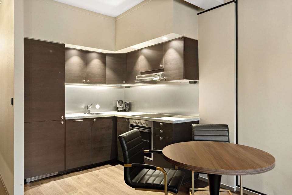 Standard Apartment, 2 Twin Beds, Non Smoking, Kitchen (with Sofabed) | 1 bedroom, Egyptian cotton sheets, hypo-allergenic bedding