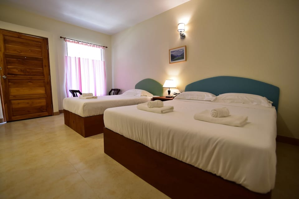 Deluxe Room, Non Smoking | Desk, soundproofing, WiFi (free), bed sheets