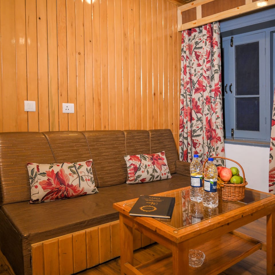 Deluxe Rooms	 | 1 bedroom, minibar, in-room safe, WiFi (free)